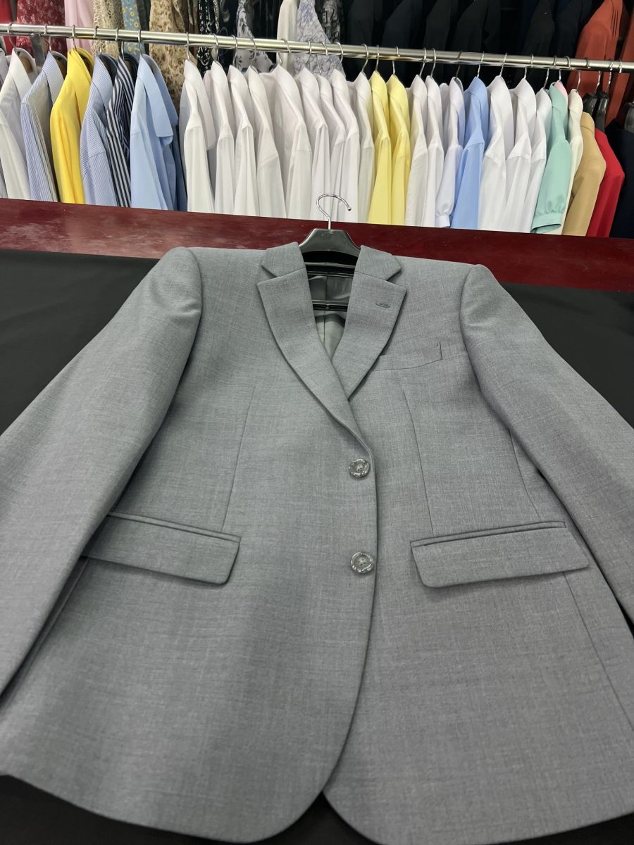 Và việc sử dụng dịch vụ may vest nam cao cấp của Nhà may áo vest tại Thủ Dầu Một | Thợ tay nghề cao chính là điểm tựa cho sự tự tin và đẳng cấp khác biệt của bạn.