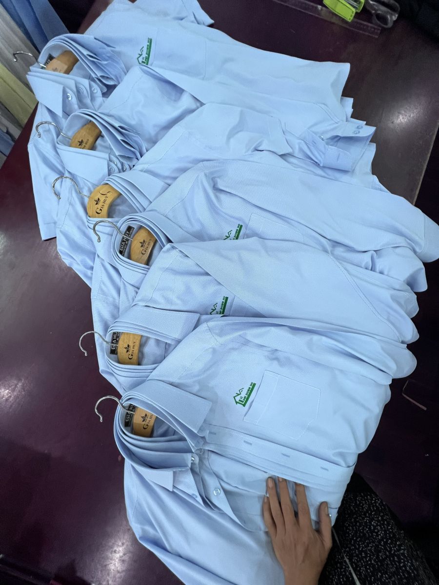 Tại sao nên chọn NHÀ MAY GIA HUY để may đo áo sơ mi đồng phục công sở? May đo áo sơ mi đồng phục công sở cao cấp Tân Uyên #1