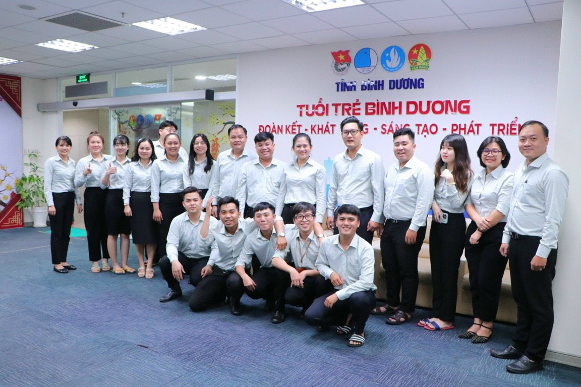 Từng chi tiết, từ kiểu dáng, màu sắc, logo, đến chất liệu vải đều được thiết kế và sản xuất theo yêu cầu của khách hàng. #1 May Đồng Phục Áo Sơ Mi Công sở Tân Uyên Bình Dương