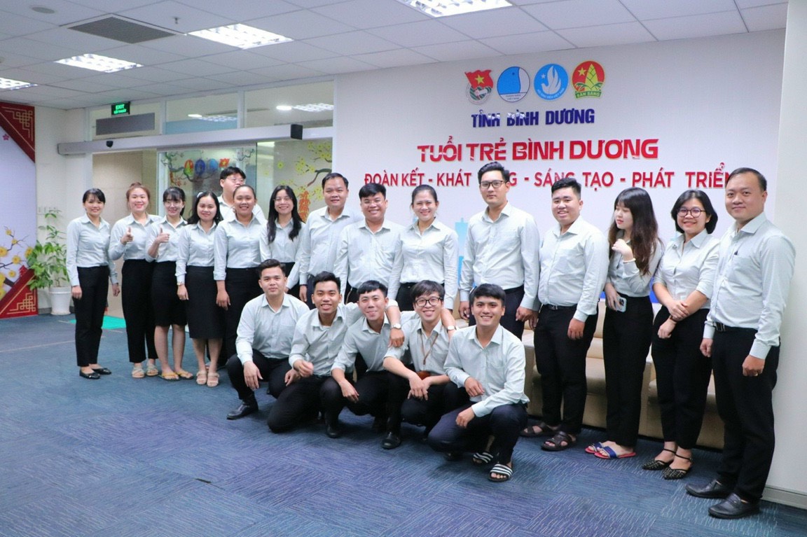 Nhiều năm kinh nghiệm trong lĩnh vực thời trang đồng phục và đội ngũ thiết kế chuyên nghiệp #1 May Áo Sơ Mi Đồng Phục Công Ty Dĩ An - Xưởng may áo sơ mi