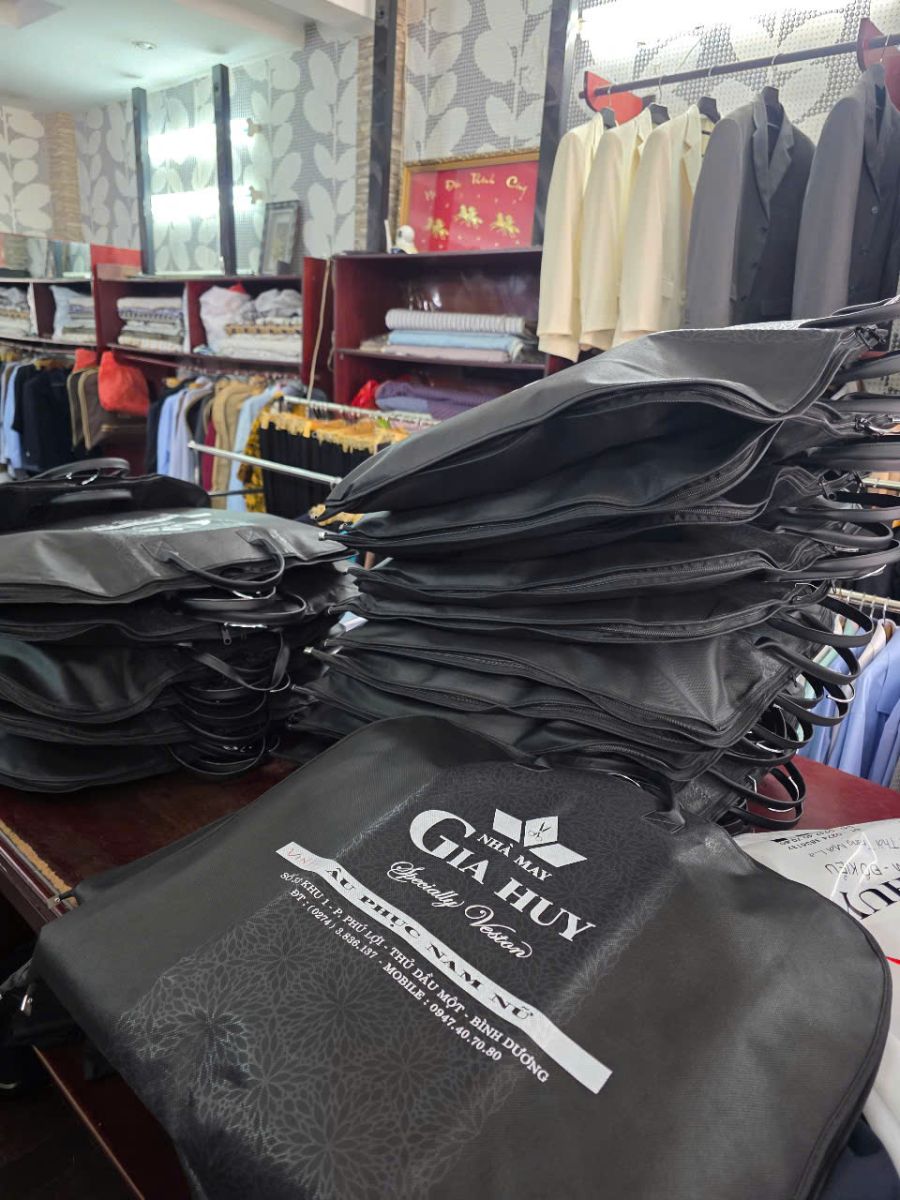 Đường may sắc nét – Kỹ thuật cắt may chuẩn form, tôn dáng, tạo phong thái đẳng cấp. May đo Suit công sở cao cấp tại Bến Cát #1